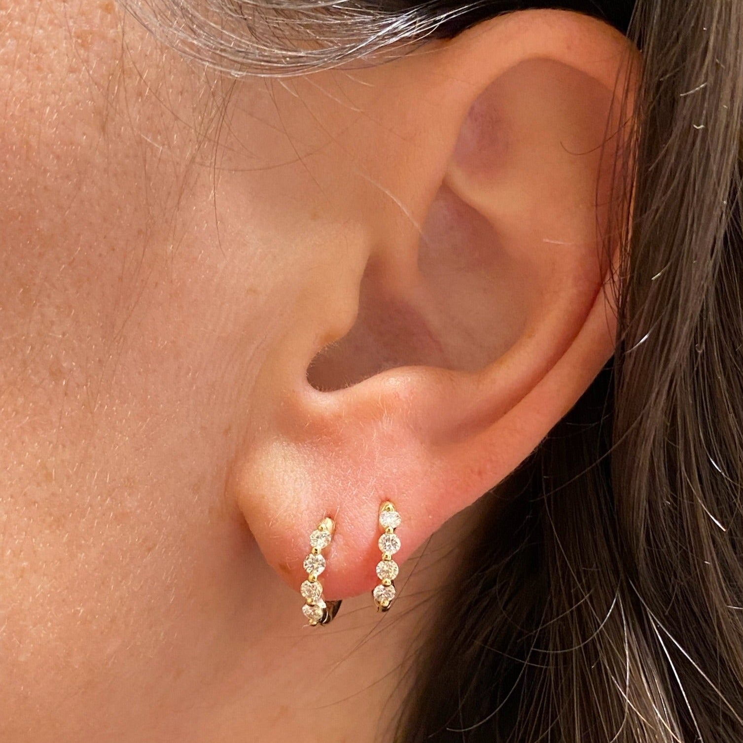 Round Brilliant Kissing Small Earrings
