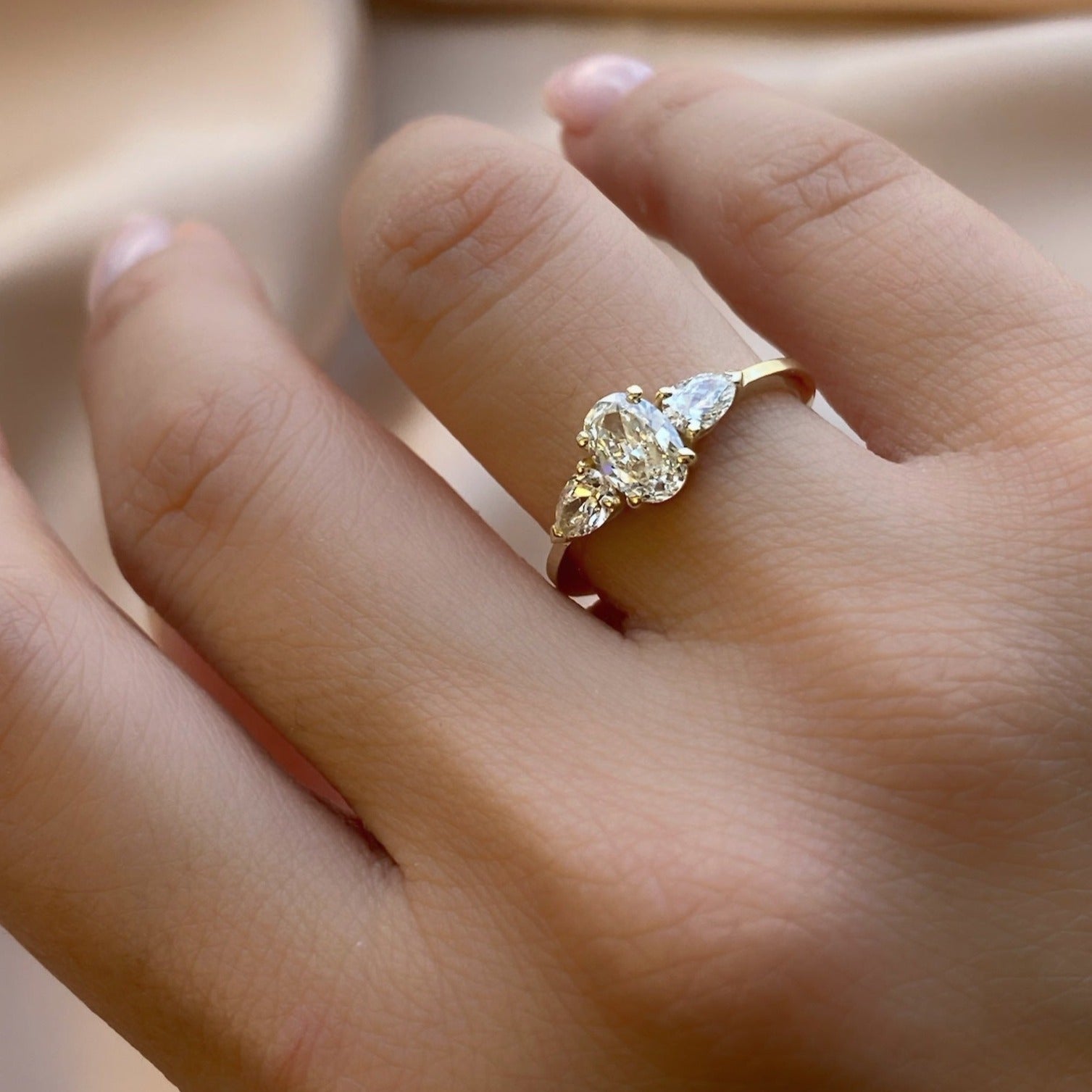 Oval & Pear Shapes | Medium