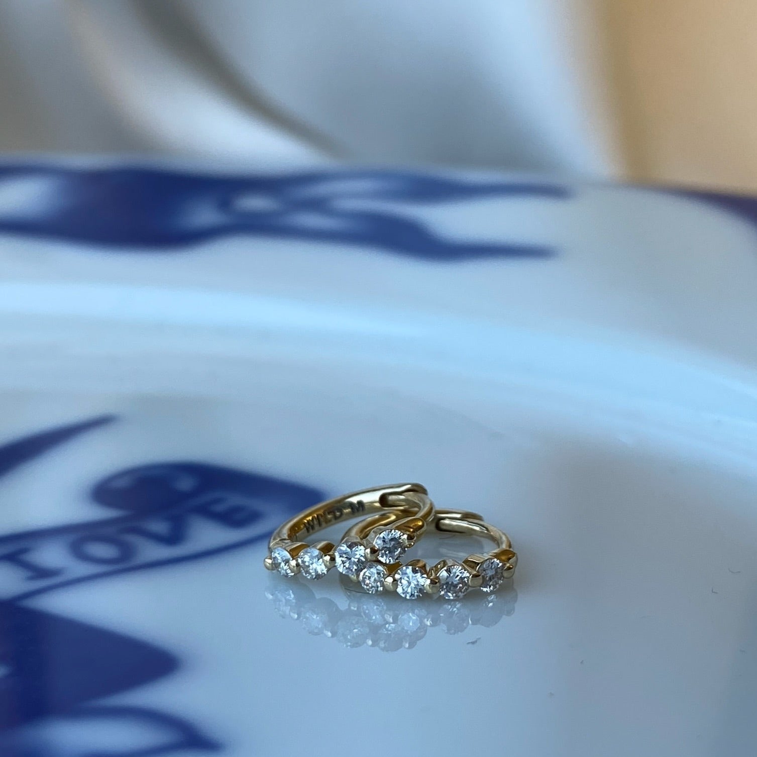 Round Brilliant Kissing Small Earrings